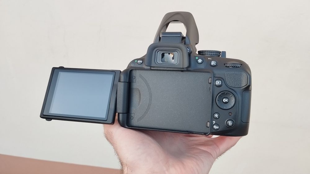 Nikon D5200 Сумка 900-Пробег Зеркалка зеркальный фотоаппарат как новый