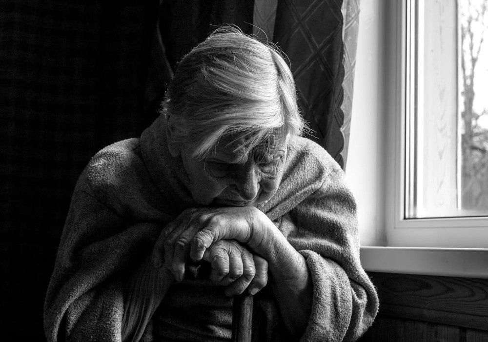 Догляну одиноку бабусю