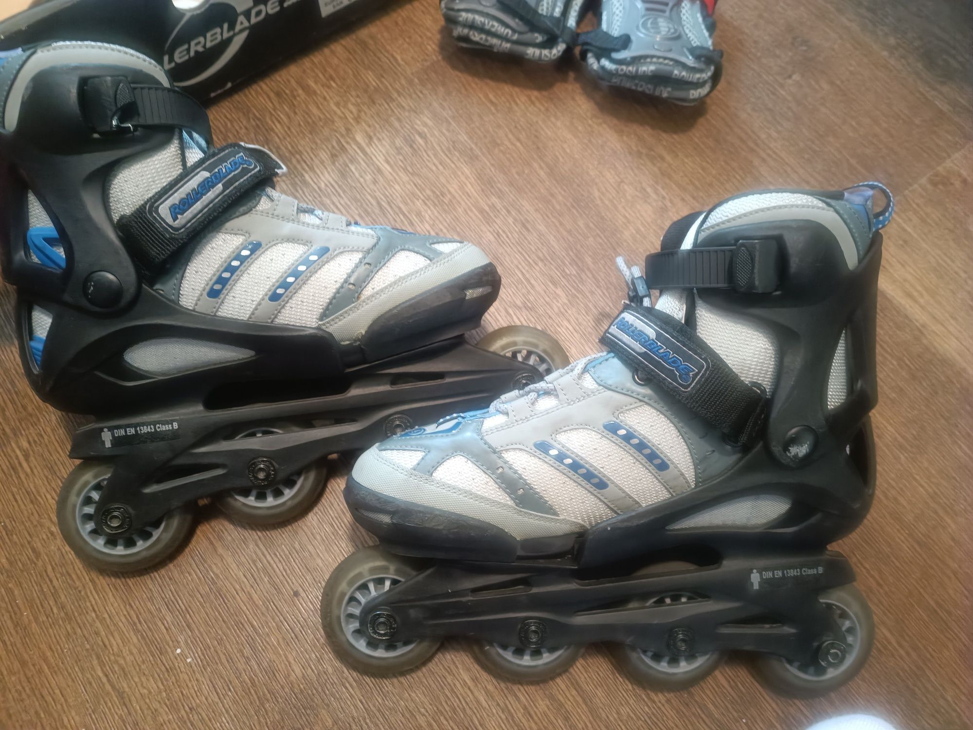 Ролики Rollerblade 2 (22.5 см - 25.5 см) + защита для кистей