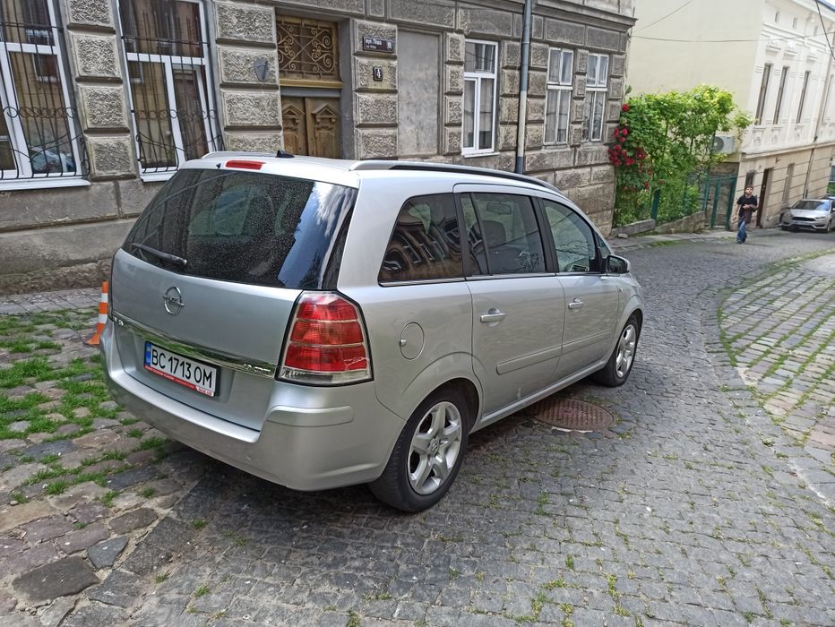 Opel Zafira B, Опель Зафіра Б