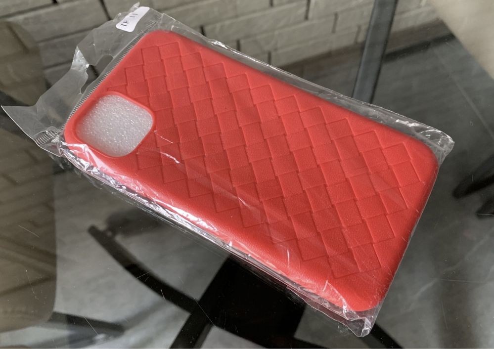 Чехол Waving Case Red для IPhone 11. (Новый, для подарка)