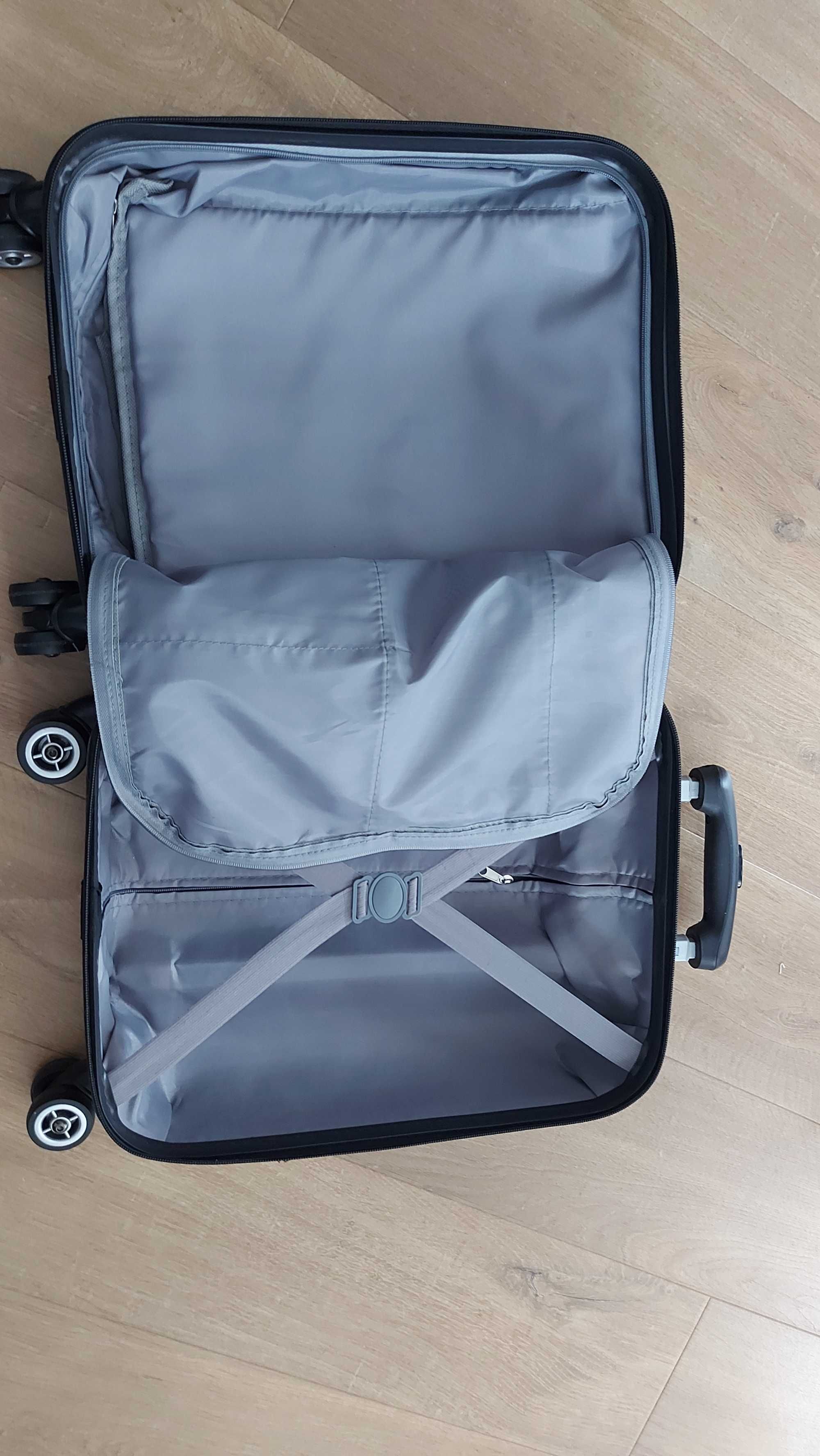 Walizka nowa kabinowa 35 szerokosc, 20 głebokośc, długośc 47cm