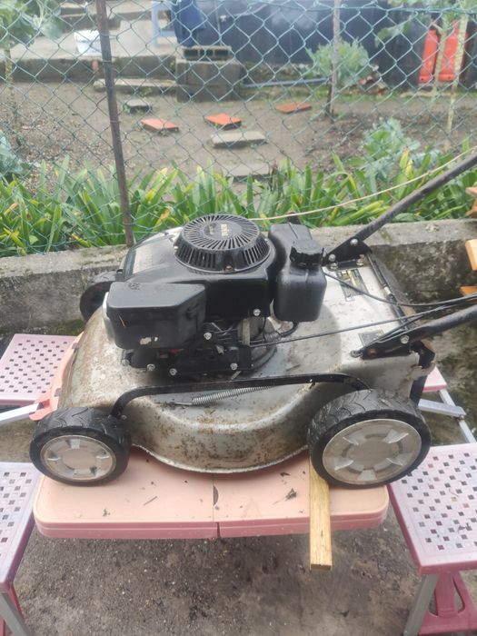 Vendo máquina de cortar erva usada mas trabalha