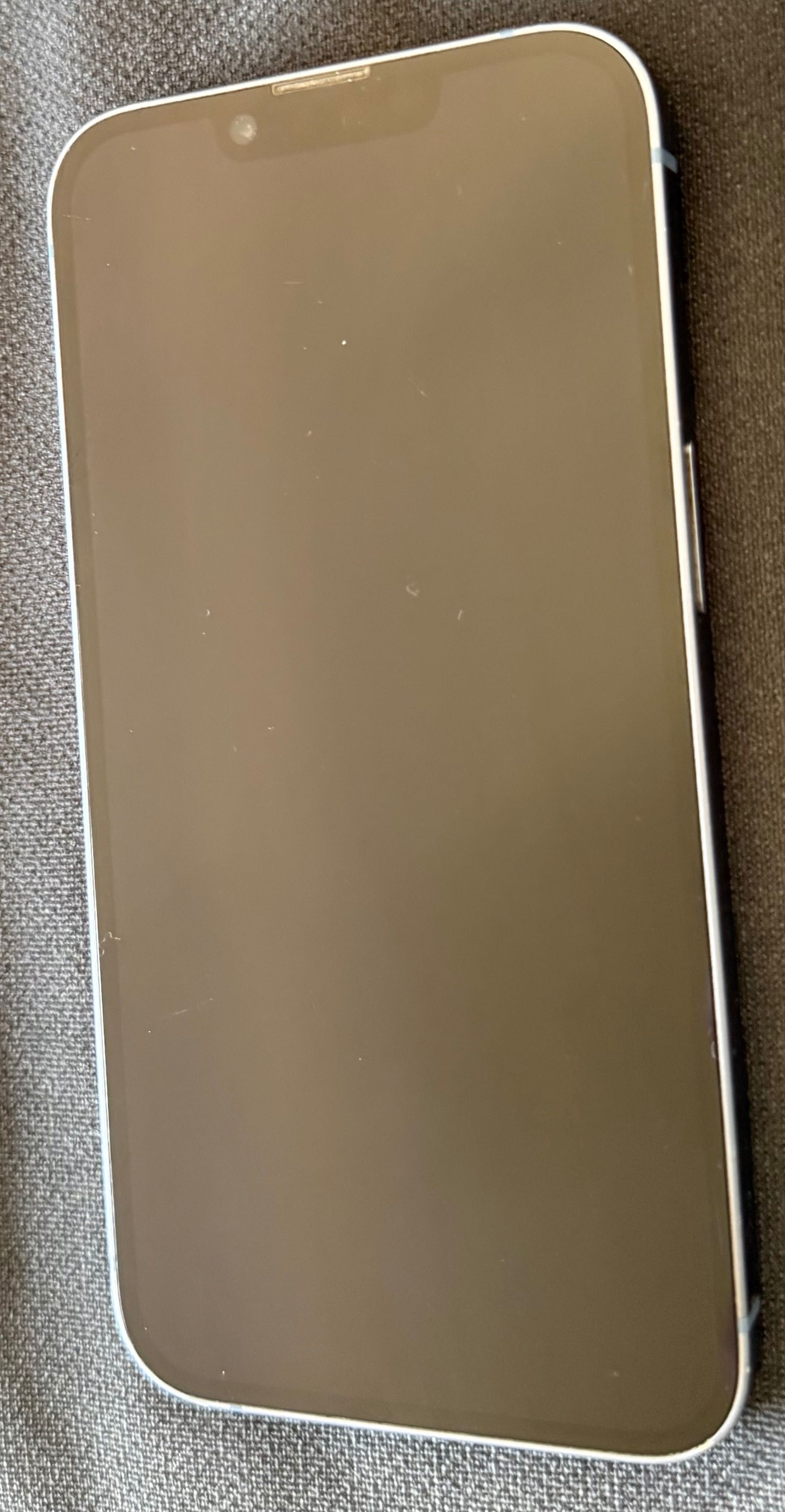 IPhone 14 com traseira partida sem danos na câmara