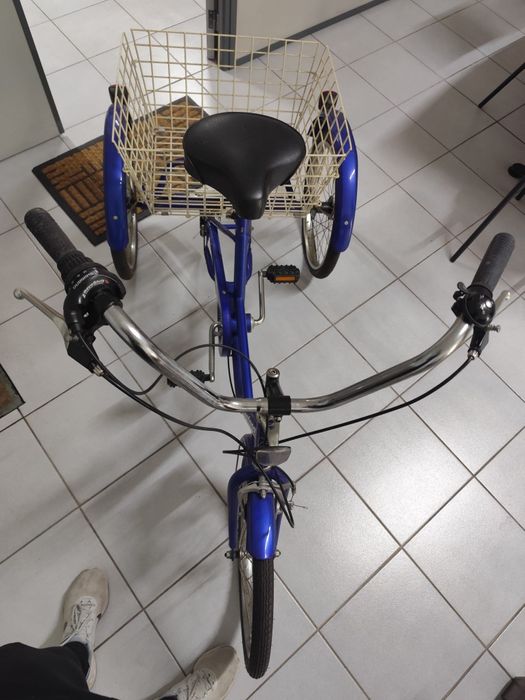 Triciclo Azul com cesto