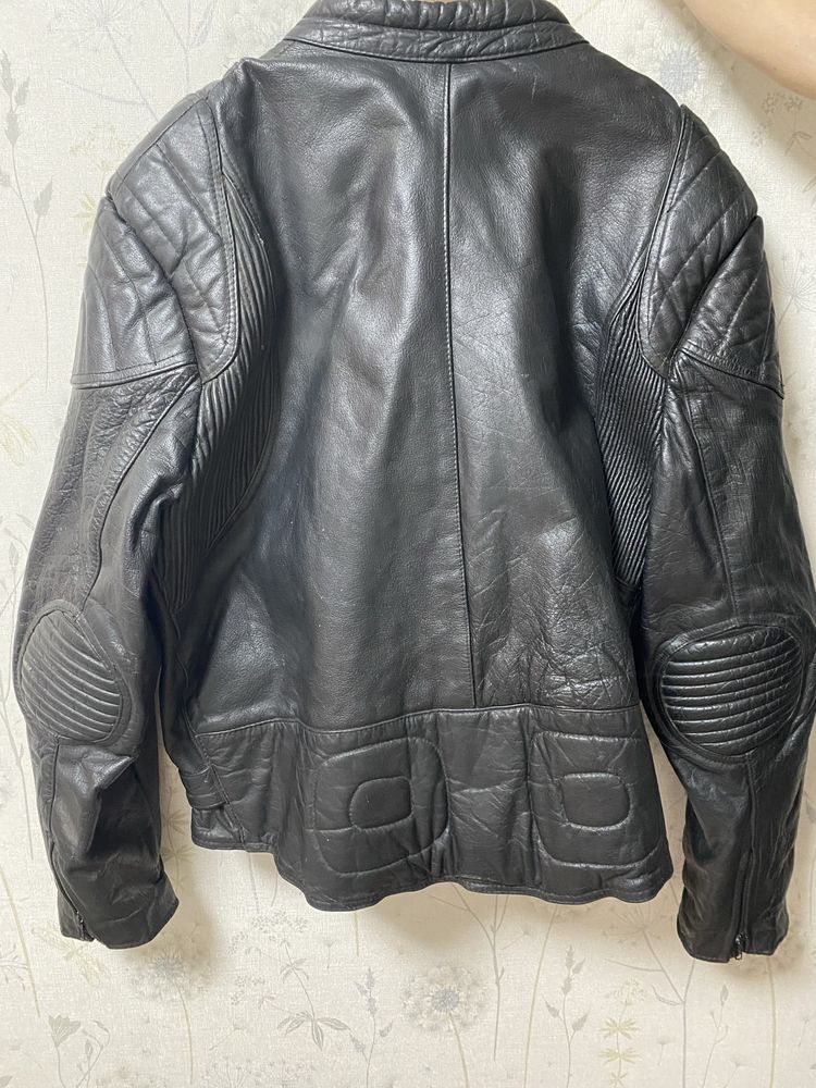 Байкерська мотициклетна шкіряна куртка з захистом