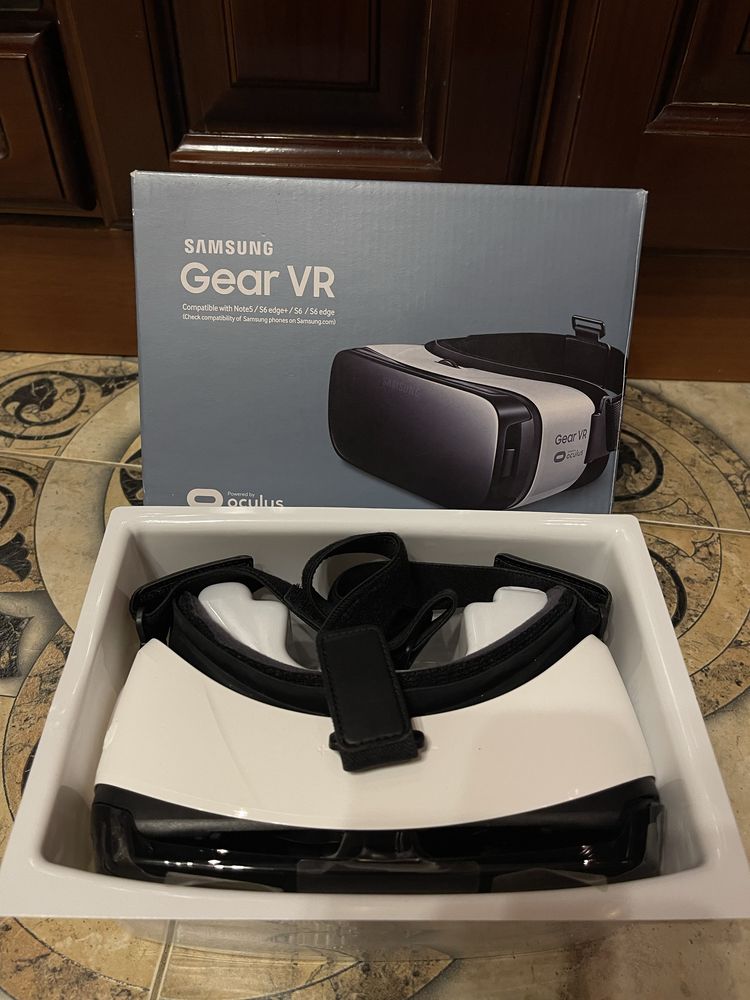 Samsung Gear VR - окуляри віртуальної реальності