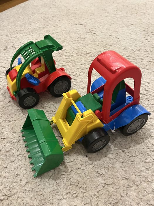 Дитячі машина та трактор з ковшем