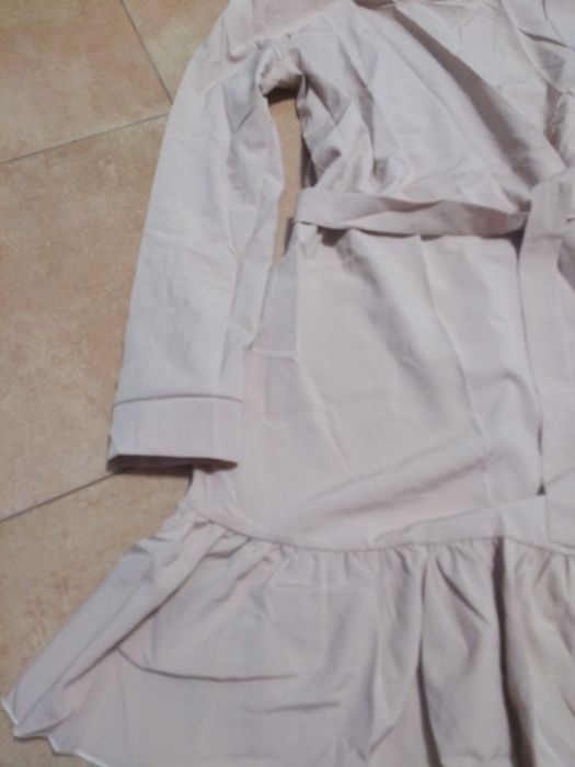 Платье с воланом