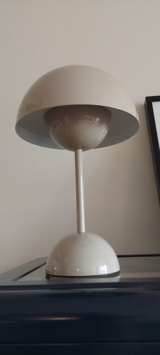 Nowa Lampa stołowa akumulatorowa na taras balkon metalowa kremowa