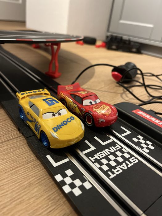Tor samochodowy Carrera Go Zygzak Mc Queen Piston Cup
