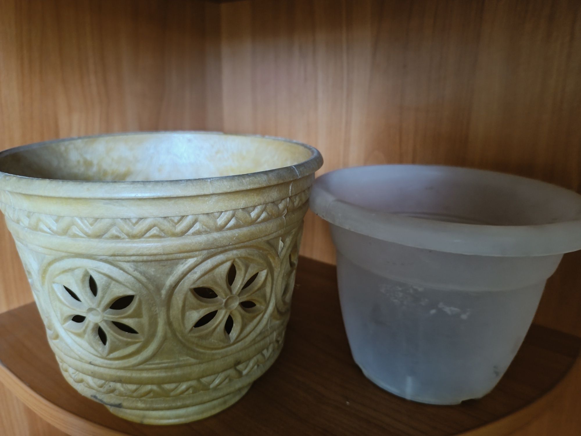 Продам. Керамические.  Горшки для цветов.