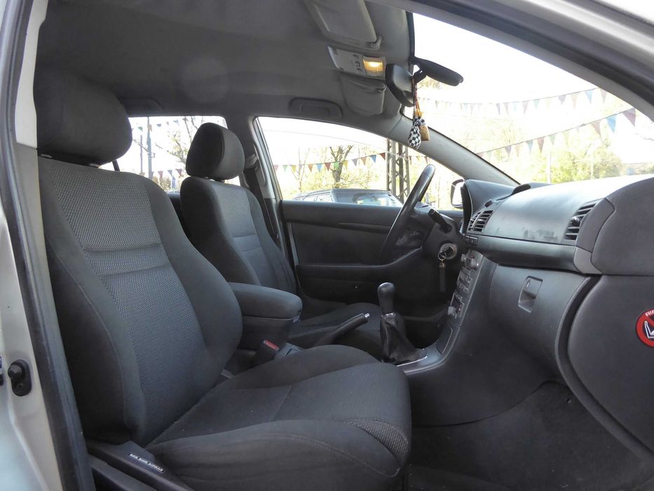 Toyota Avensis 2.0 Benzyna, Bogate Wyposażenie, Zadbany, HAK