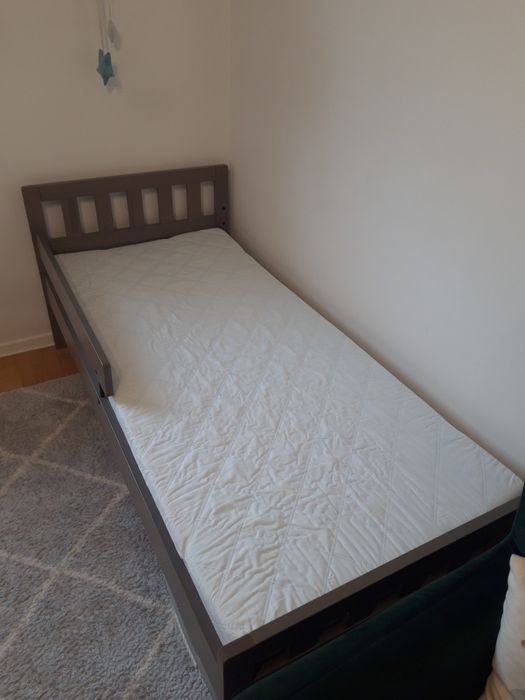 Łóżko dziecięce Ikea z prawie nowym materacem