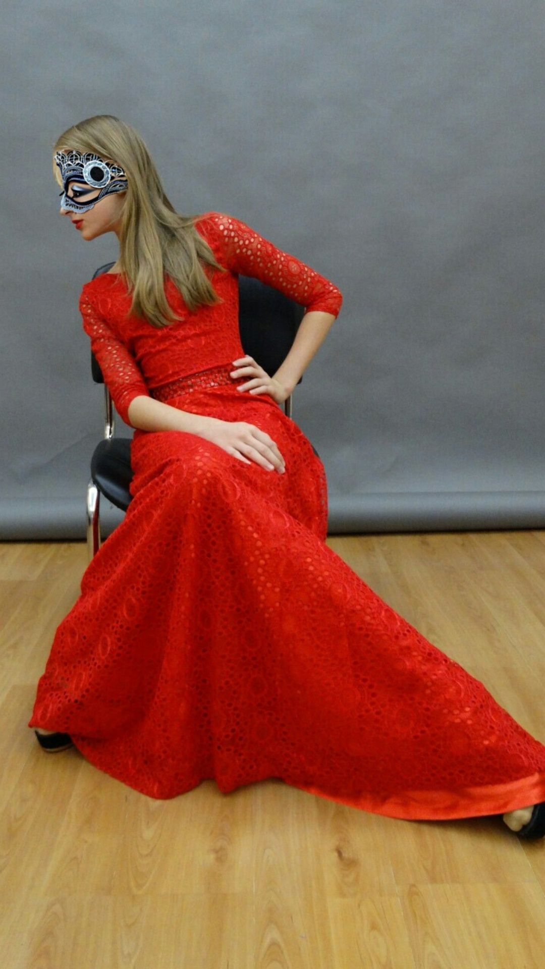 Продам сукню червону для випускного