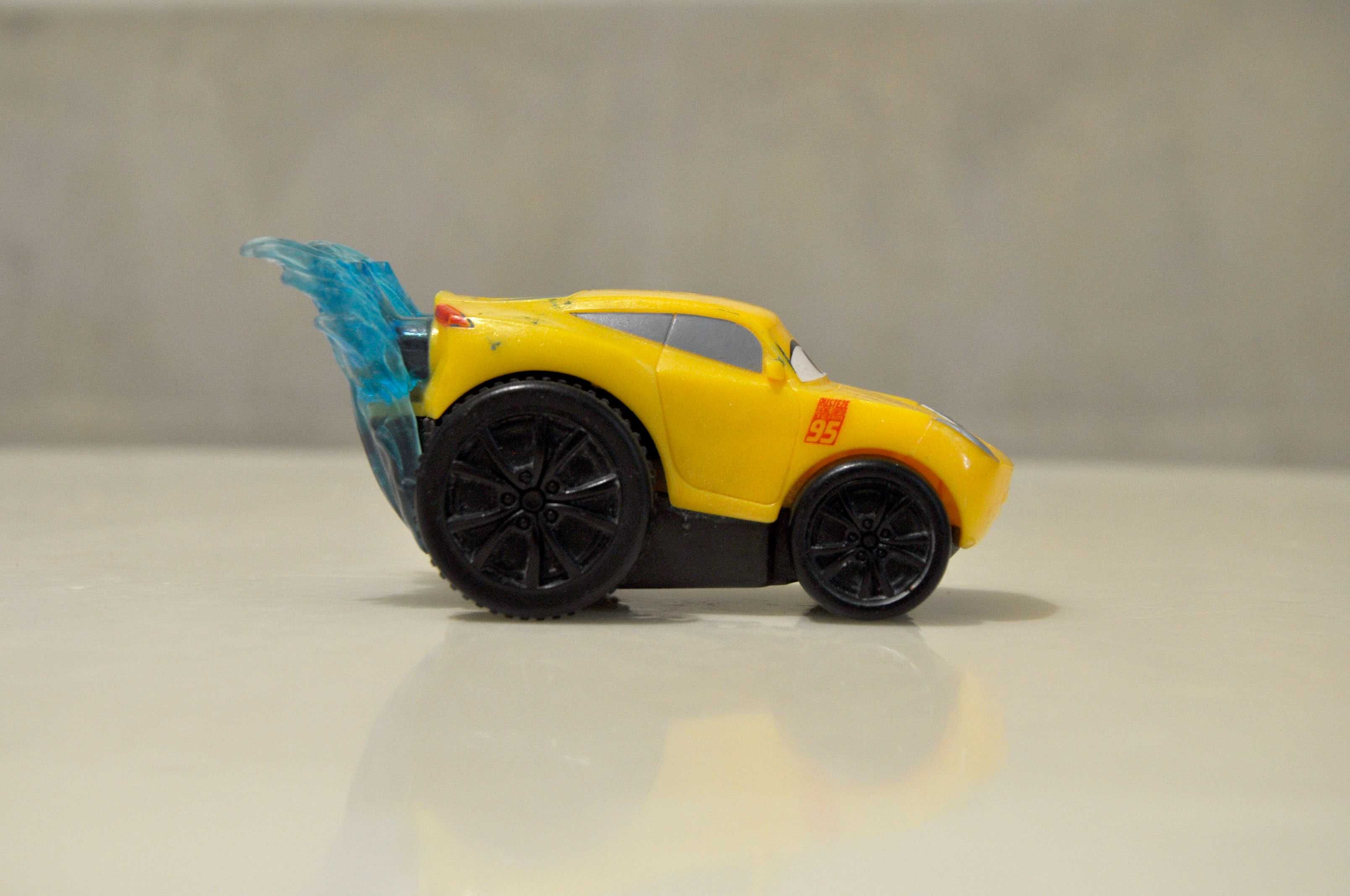Машинка из мультфильма Тачки 3 Mattel Disney Pixar Cruz Ramirez