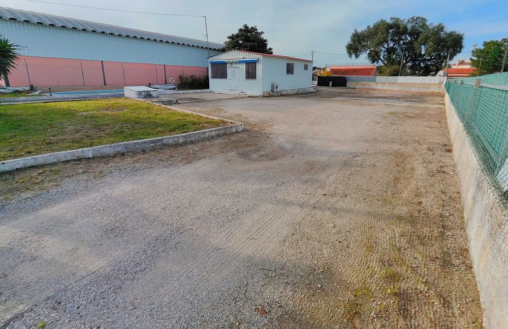 LOTE 1700m2 (700m2 c/moradia + 1000m2 p/comércio)