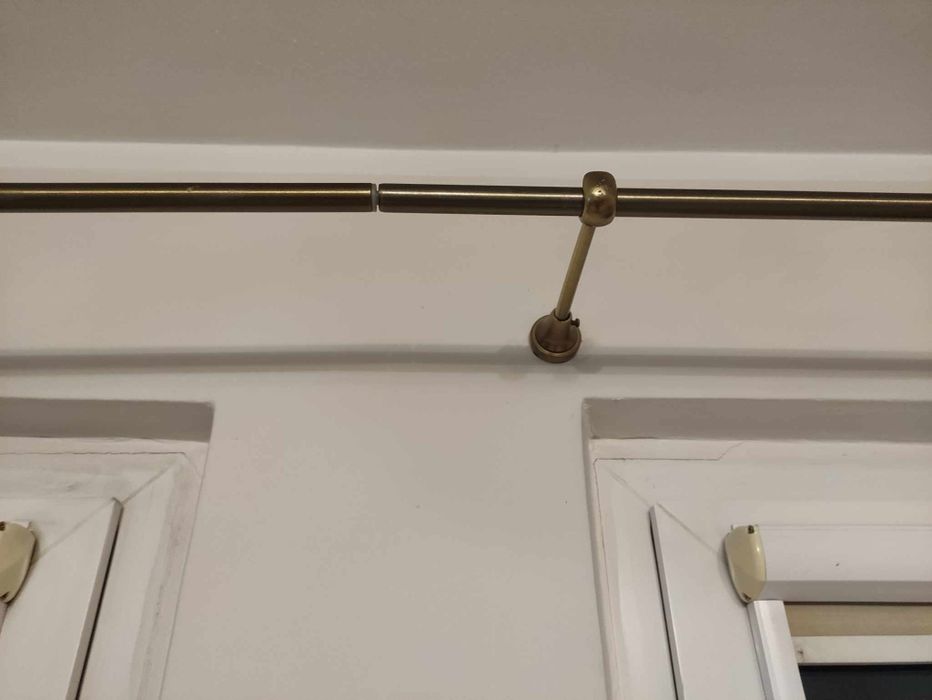 Karnisz 310cm , jedna część 150 druga 160