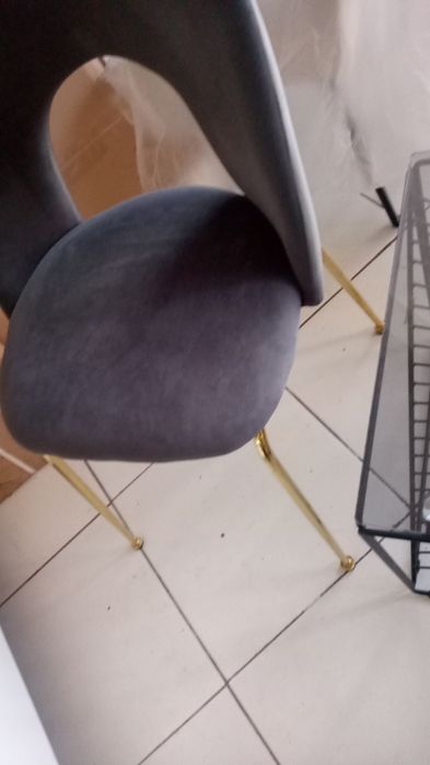 Krzeslo szare do biorka toaletki itd