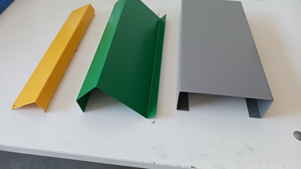 Obróbki blacharskie, kątowniki, parapety - lakierowane proszkowo