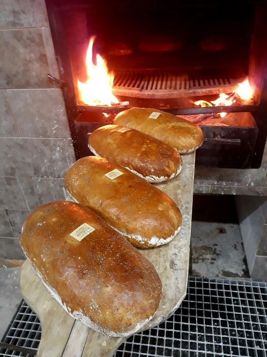 Chleb żytni na zakwasie z pieca opalanego drewnem