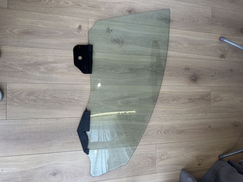 Тесла Скло переднє подвійне оригінал Tesla Model Y