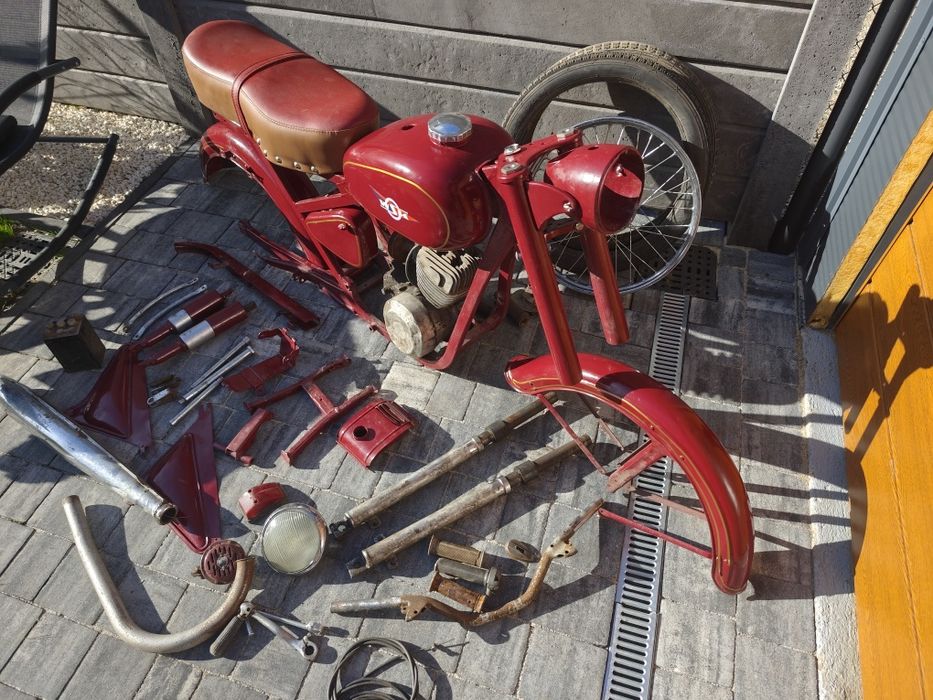 Wsk 125 z2 pomalowana do złożenia