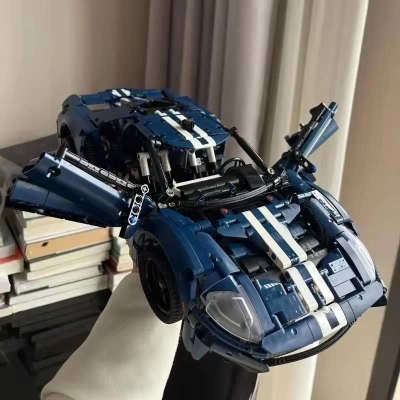 Конструктор LEGO Technic Ford GT (1466 деталей)