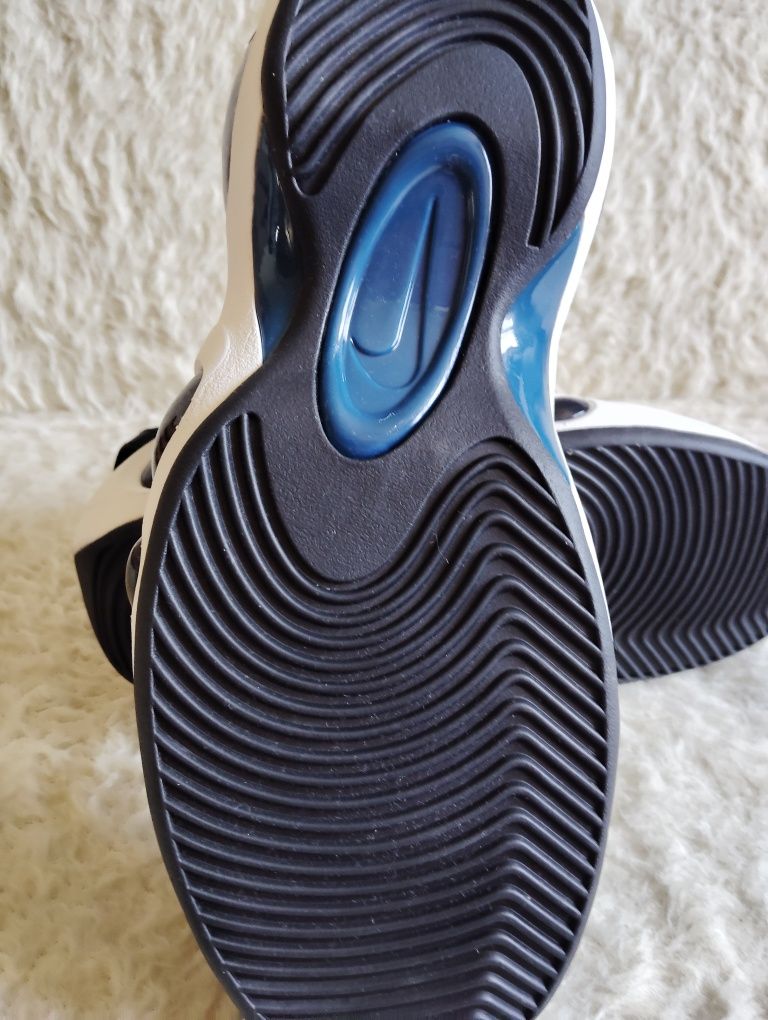 Futurystyczne adidasy męskie Nike