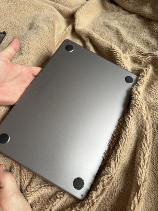 MacBook Air M2 stan idealny
