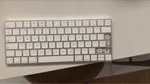 Teclado apple sem bluetooth e 2 peças em falta