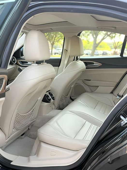 Alfa Romeo Giulia      2018