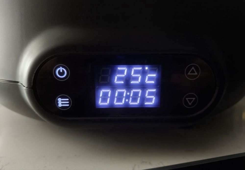 Podgrzewacz elektryczny HENDI, czarny