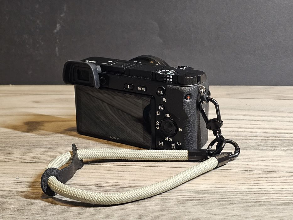 Sony A6100 + 2 obiektywy + akcesoria