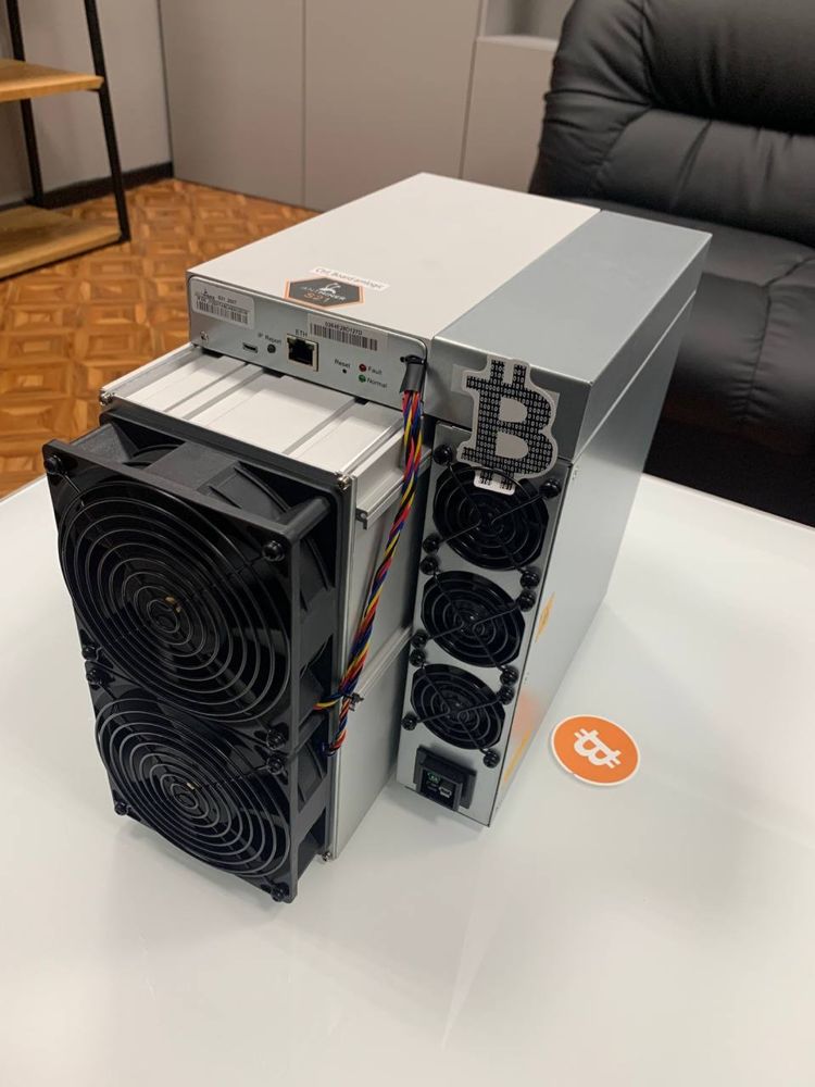 Топовий асік-майнер на BTC asic Bitmain Antminer S21