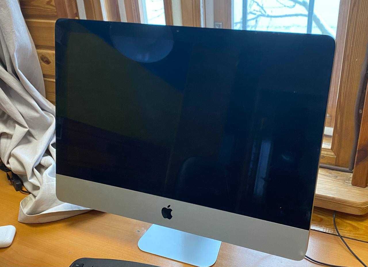 iMac (21.5-inch. Mid 2011)