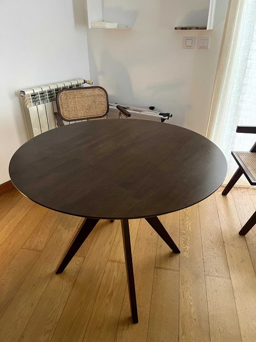 Round wooden table (100cm)