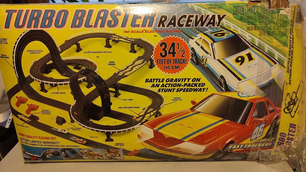 Tor wyścigowy z samochodzikami  - elektryczny, 10,5 m dł. - vintage