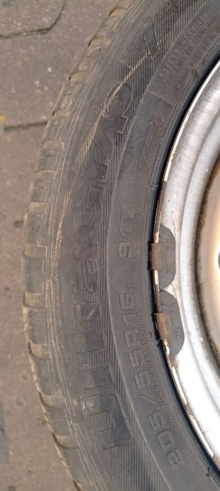 Komplet opon zimowych na felgach 205/55 R16 Ford Mondeo