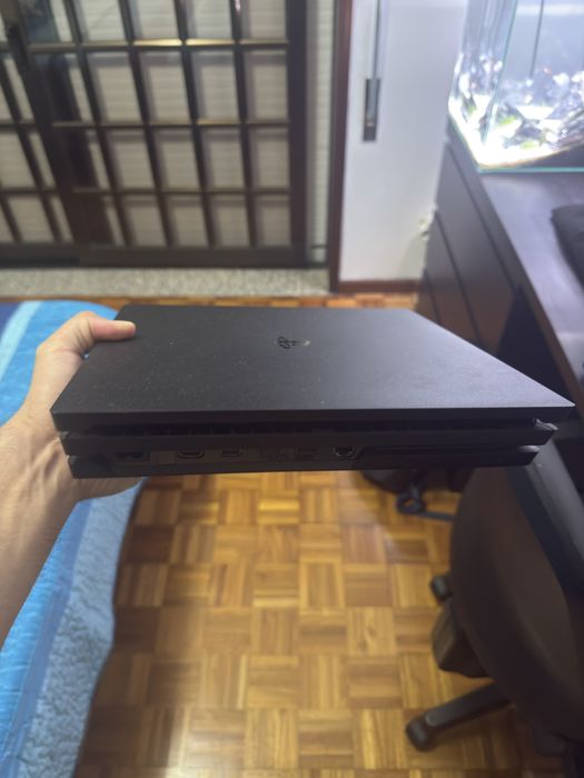 Playstatio 4 Pro 500mgb + 2 comandos + Jogos