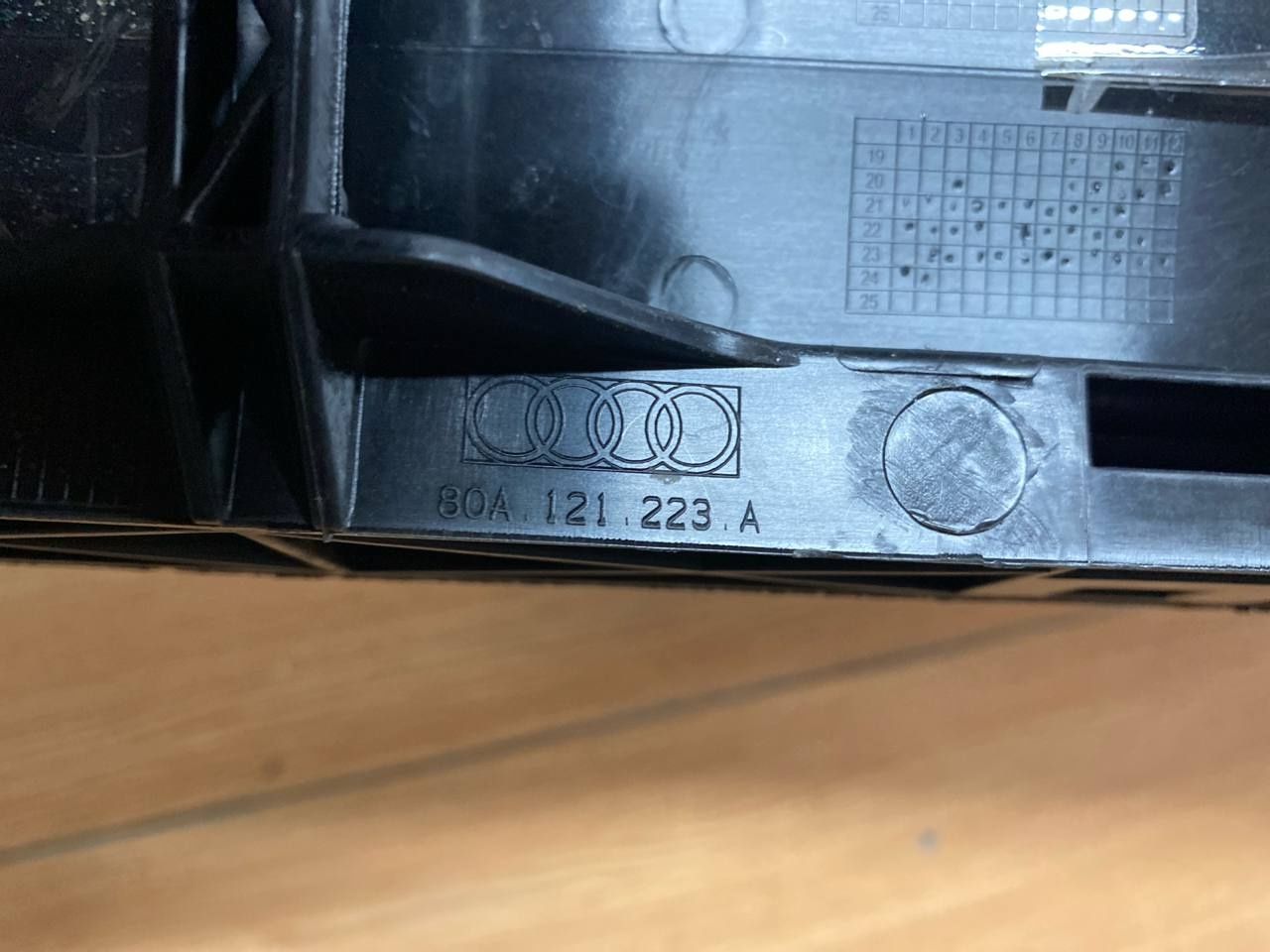 Audi q5 80a жалюзі радіаторів 80a121223a