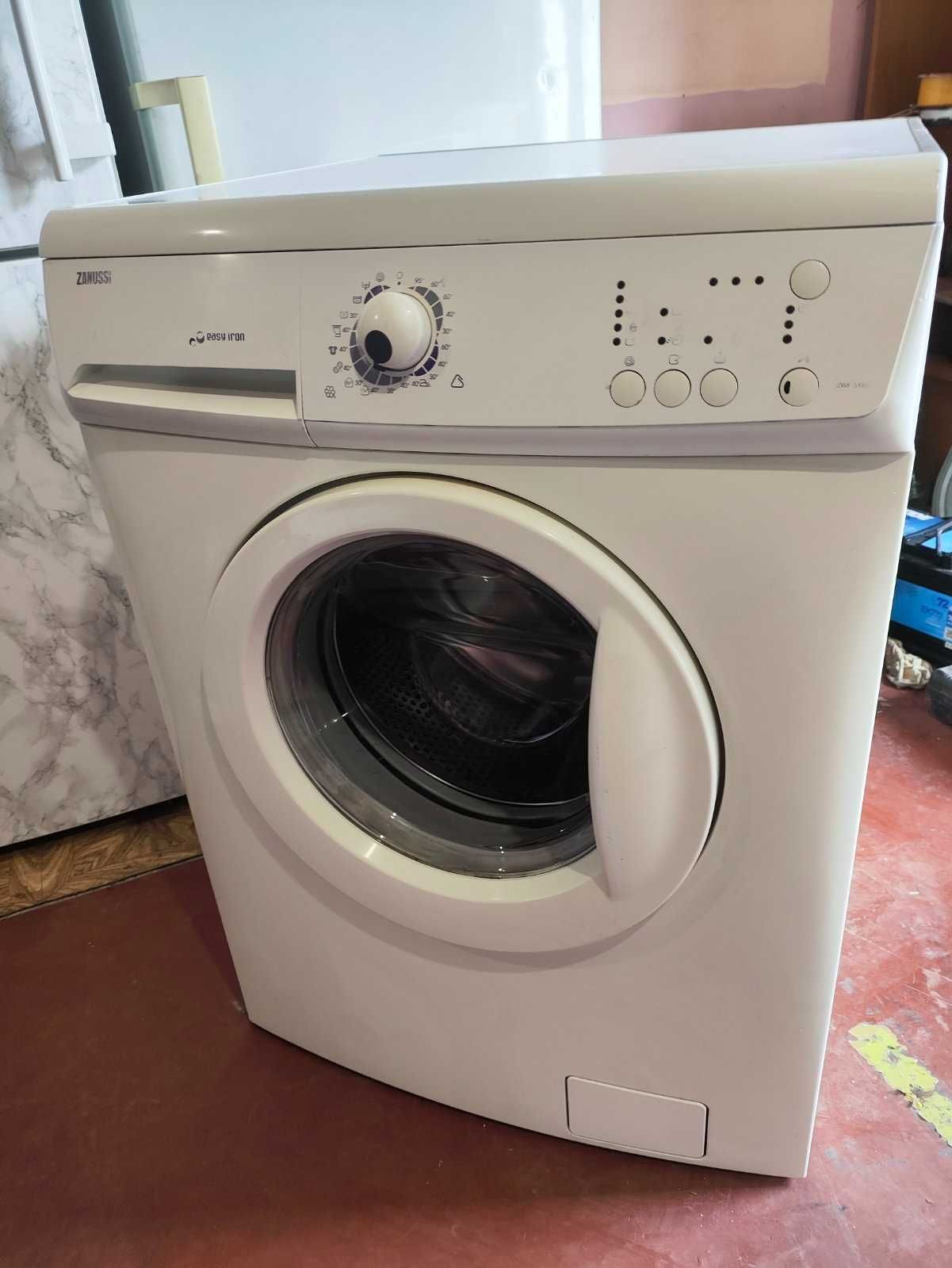 Стиральная машинка Zanussi ZWF5185