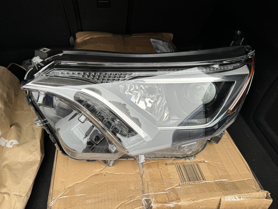 Фара Toyota rav 4 2016-2018 правая, левая