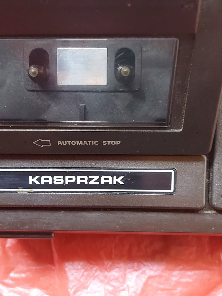 Stary Radiomagnetofon KASPRZAK z czasów PRL