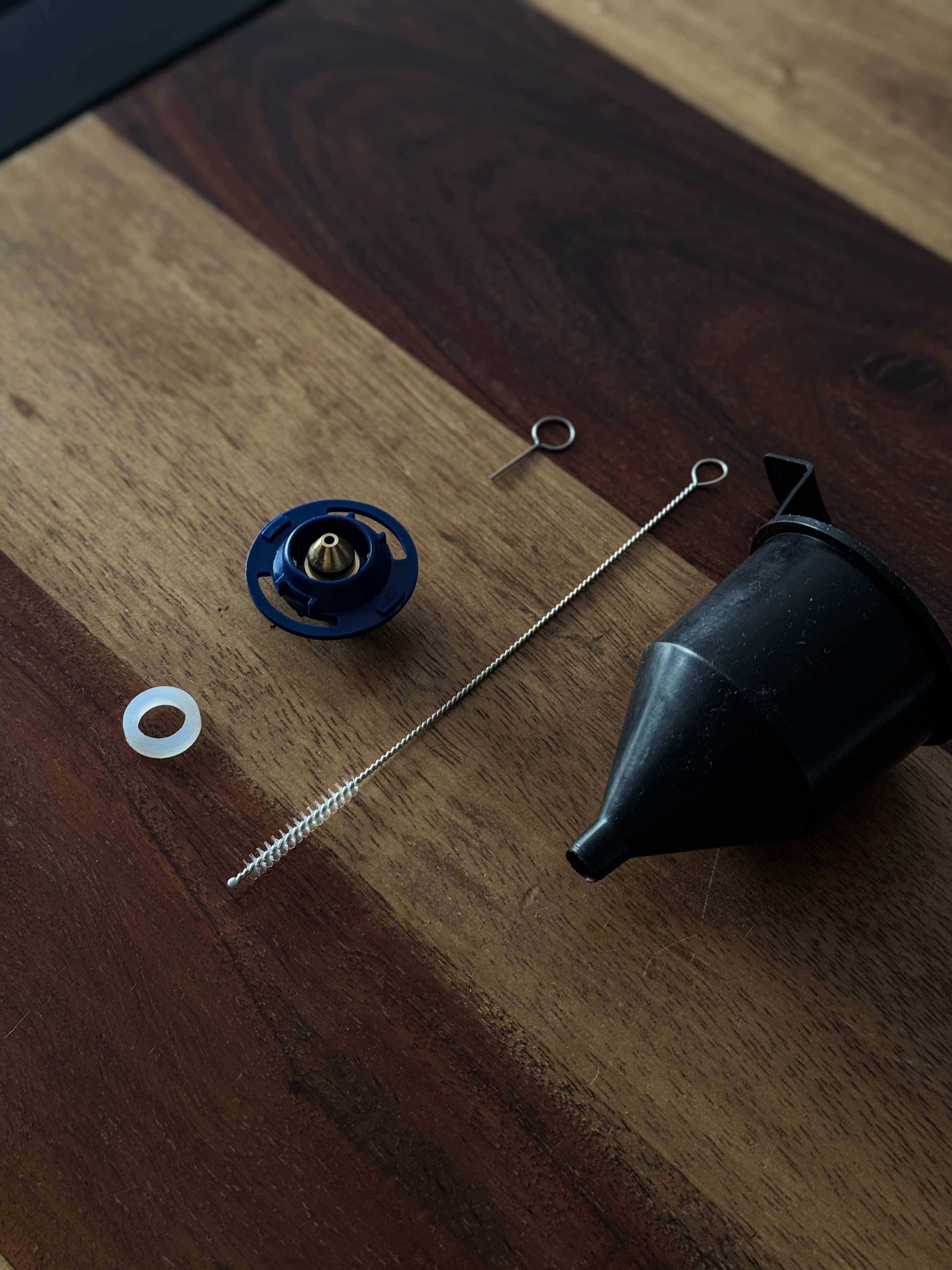 Pistolet na farbe + 2 dysze do mebli ogrodowych pasuje do aku dewalt