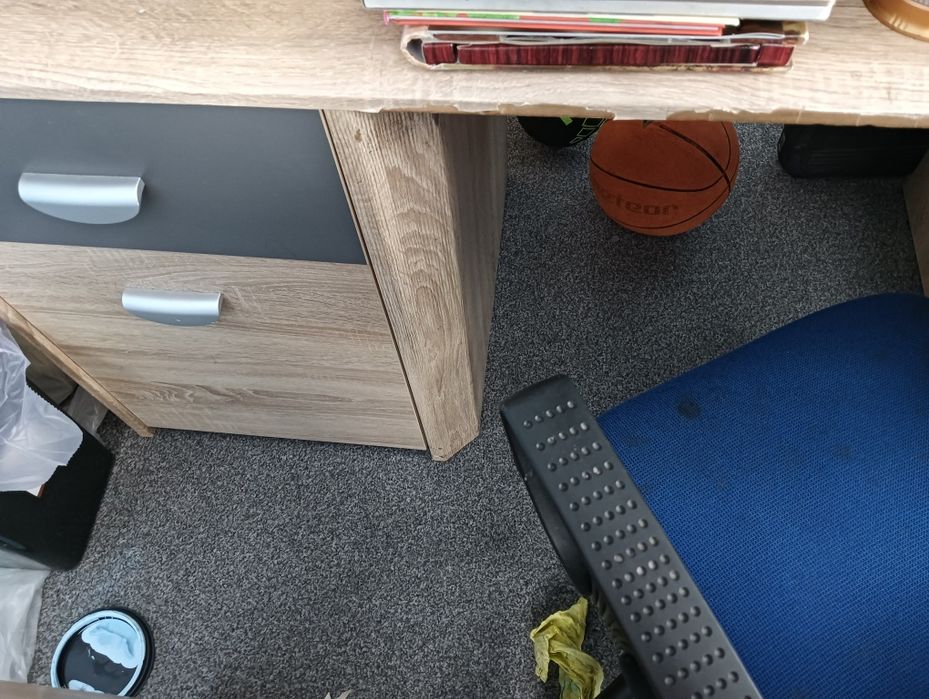 Oddam biurko młodzieżowe