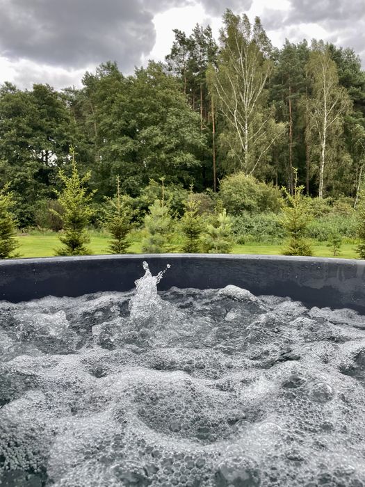 Tiny silent house domek wynajem wynajme las natura cisza jacuzzi bania