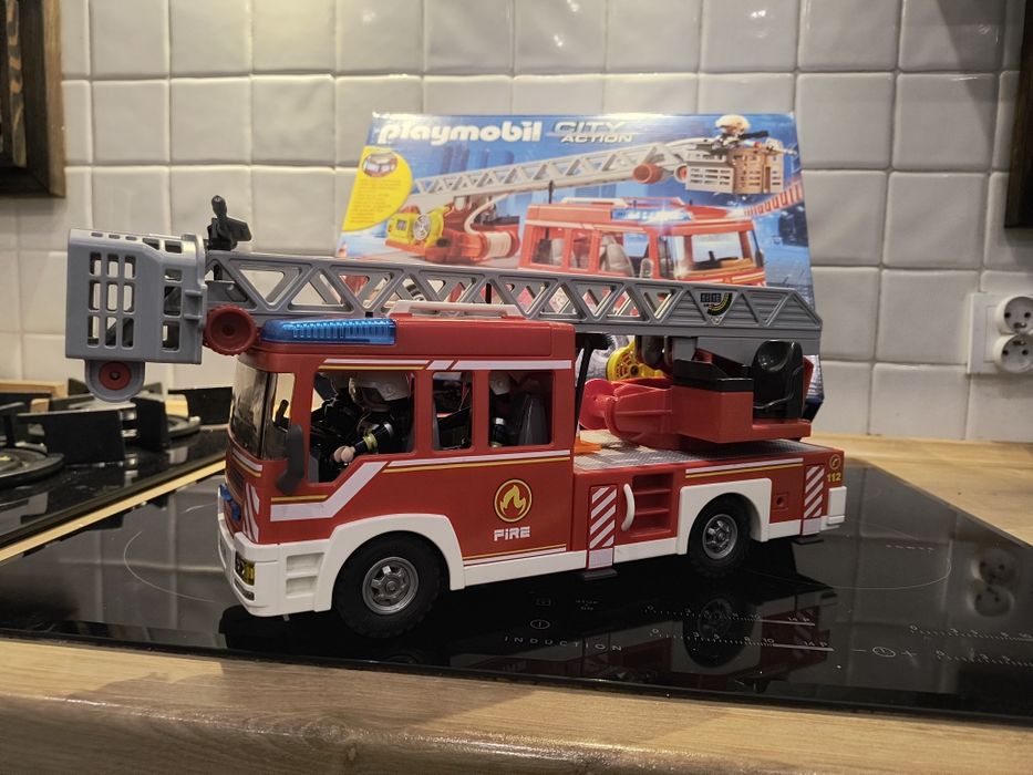Sprzedam playmobil CITY ACTION wóz strażacki 9463