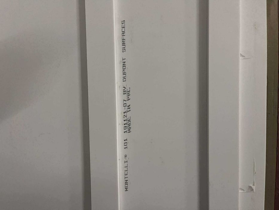 Bancada da cozinha de mármore branco