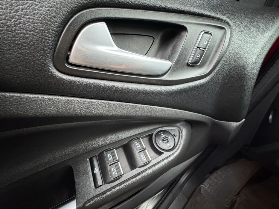 Продаєтся Ford Kuga 2015 року